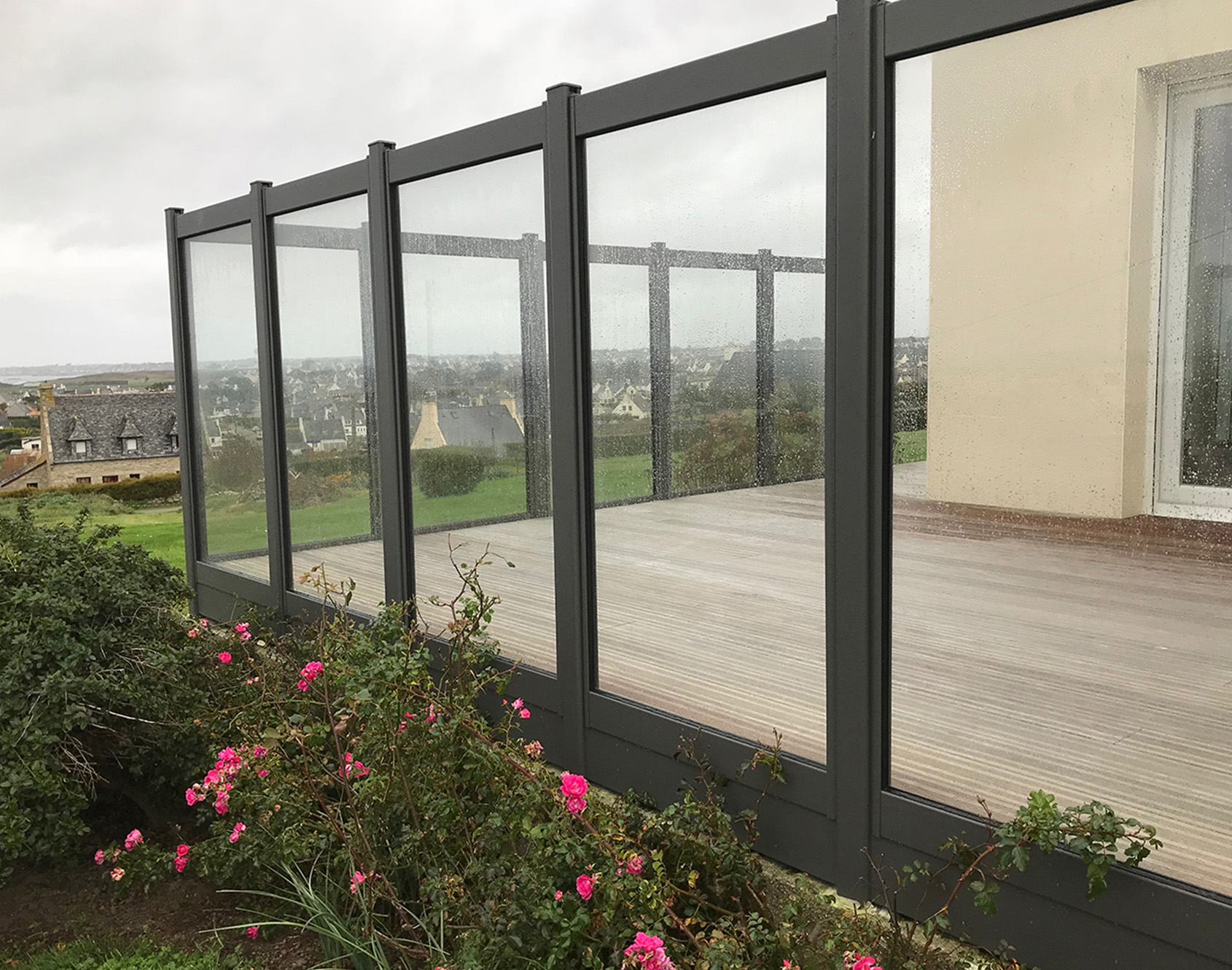 Pare-vue en aluminium Gabig vitrage clair par Kostum